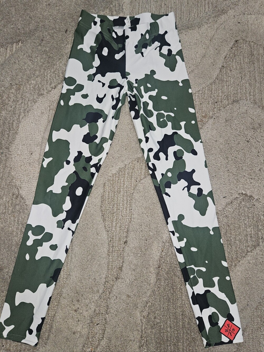 High-Waisted Green Camo Leggings with Ankle Patch Size Small